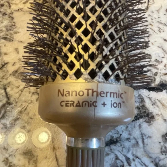 Olivia Garden Nanothermic Ion 2/18 Barrel Ceramic Roundbrush Hairbrush - Picture 4 of 5